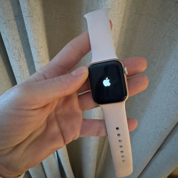 Apple Smartwatch Series 6 40mm with Pink Band - Picture 1 of 8